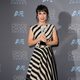 Constance Zimmer posa para los fotógrafos en la alfombra roja de los Critics Choice Awards 2016