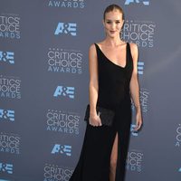 Rosie Huntington-Whiteley fue con Jason Statham a la gala de los Critics Choice Awards 2016