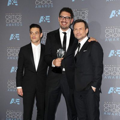 Los actores y el director de Mr. Robot sobre la alfombra roja de los Critics Choice Awards 2016
