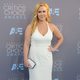 La divertida Amy Schumer antes de entrar a la ceremonia de los Critics Choice Awards 2016