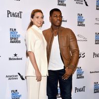 Elizabeth Olsen y John Boyega en la alfombra roja de los Independent Spirit Awards 2016