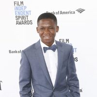 Abraham Attah en la alfombra roja de los Independent Spirit Awards 2016
