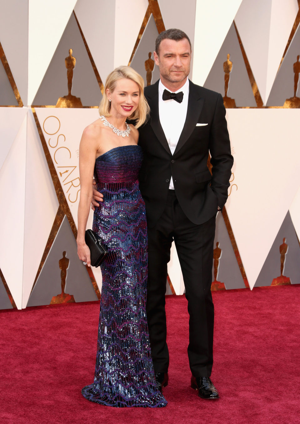 Naomi Watts y Liev Schreiber en la alfombra roja de los Oscar 2016