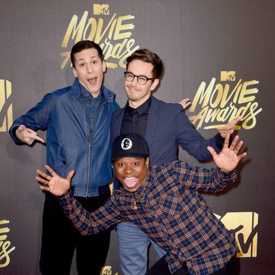 Andy Samberg, Jason Mitchell y Jorma Taccone en la alfombra roja de los MTV Movie Awards 2016