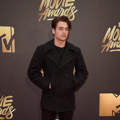 Dylan Sprayberry en la alfombra roja de los MTV Movie Awards 2016