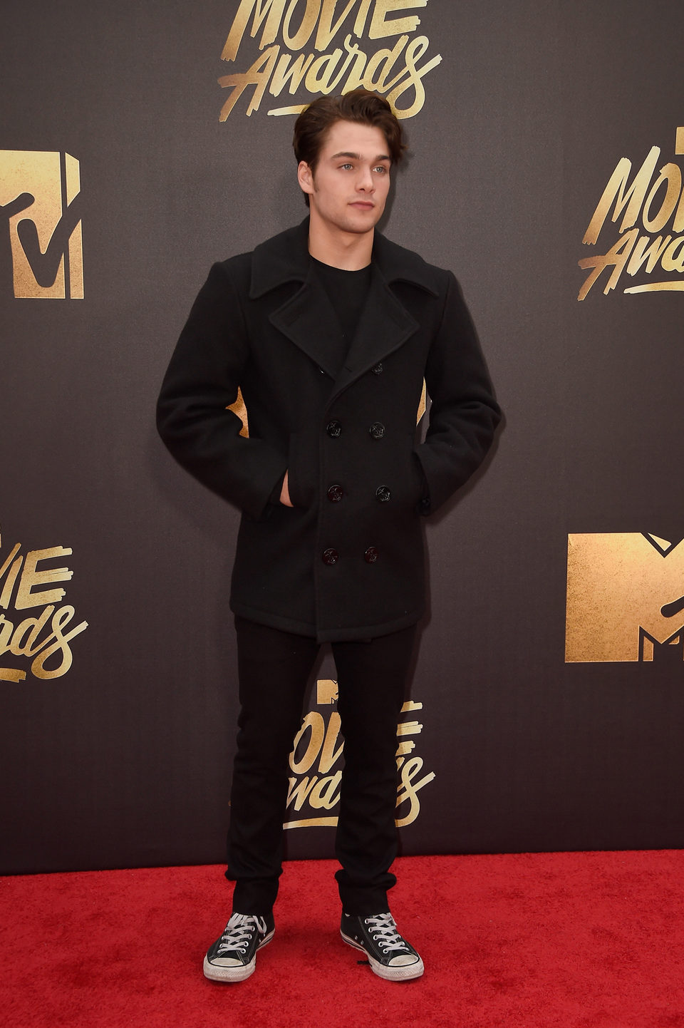 Dylan Sprayberry en la alfombra roja de los MTV Movie Awards 2016