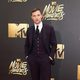 Ed Skrein en la alfombra roja de los MTV Movie Awards 2016