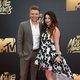Jillian Rose Reed y Brett Davern en la alfombra roja de los MTV Movie Awards 2016