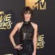 Lizzy Caplan en la alfombra roja de los MTV Movie Awards 2016