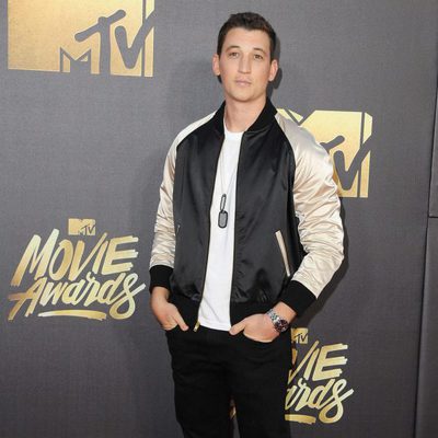 Miles Teller en la alfombra roja de los MTV Movie Awards 2016