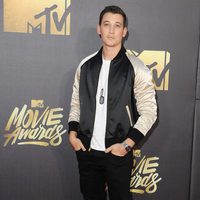 Miles Teller en la alfombra roja de los MTV Movie Awards 2016