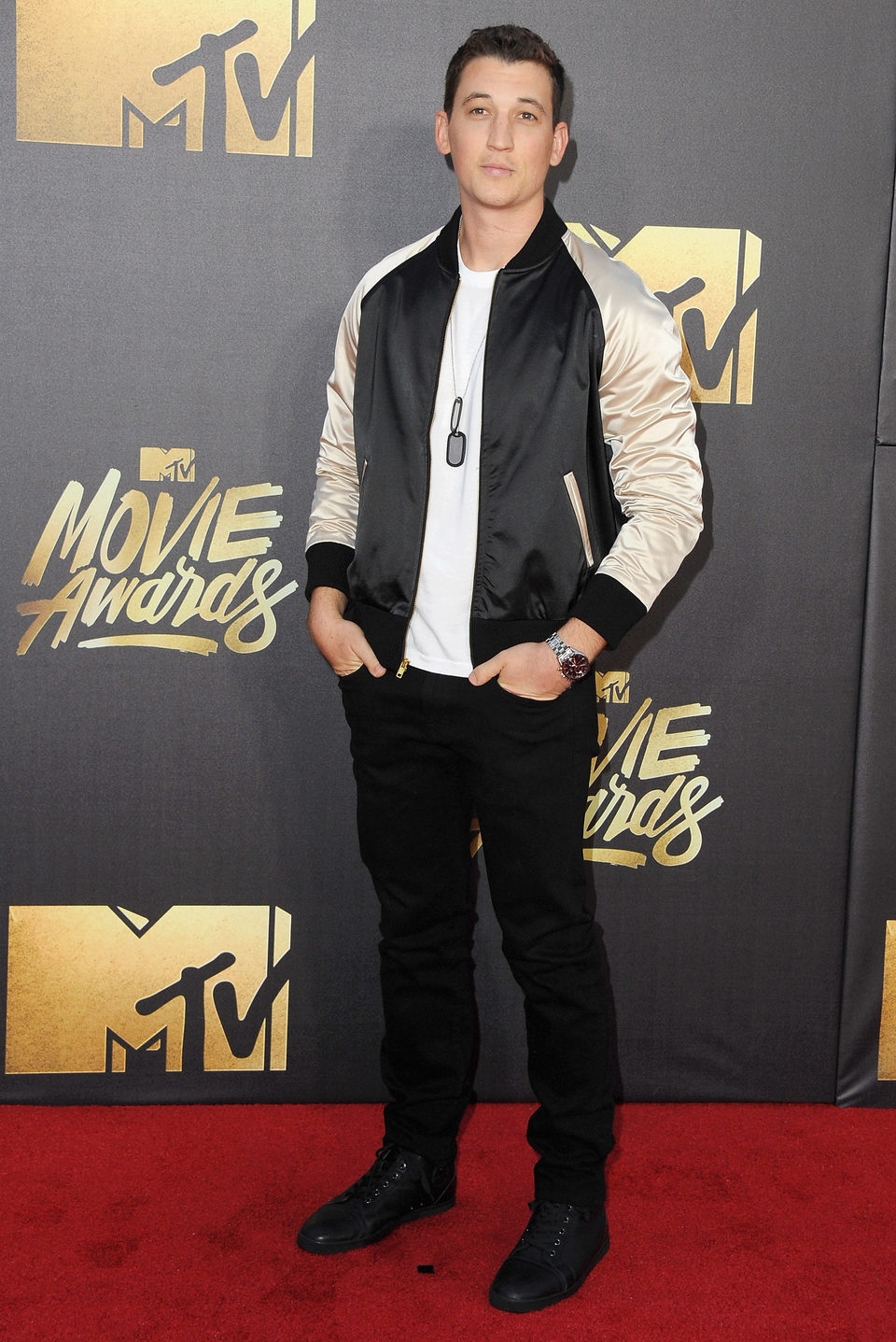 Miles Teller en la alfombra roja de los MTV Movie Awards 2016