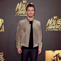Stephen Amell en la alfombra roja de los MTV Movie Awards 2016