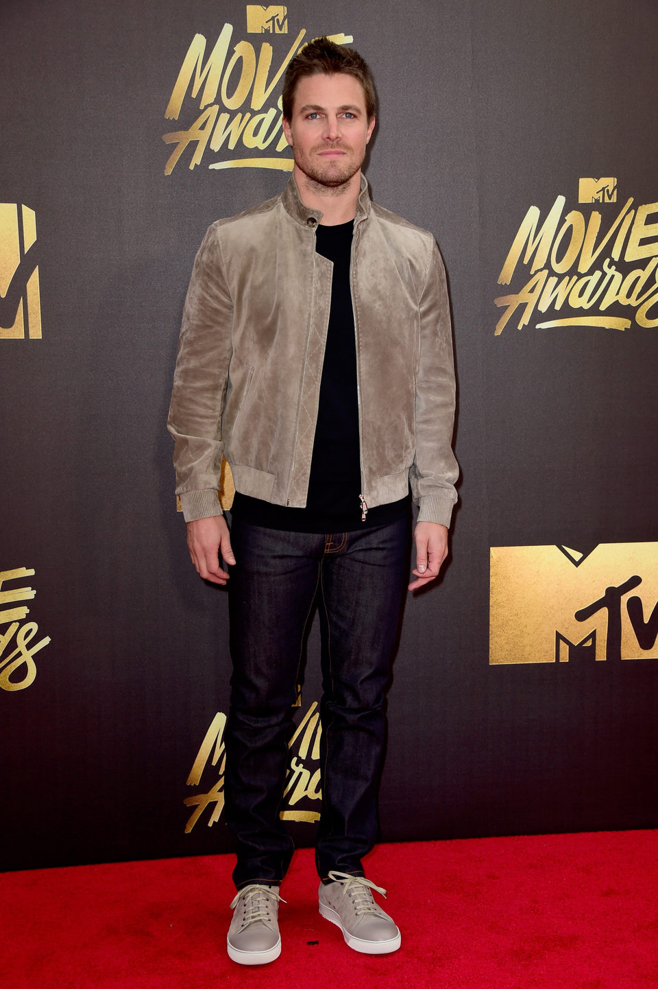 Stephen Amell en la alfombra roja de los MTV Movie Awards 2016