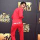 Tyler Posey bromeando en la alfombra roja de los MTV Movie Awards 2016