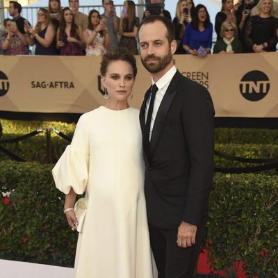 Natalie Portman y Benjamin Millepied en la alfombra roja de los SAG Awards 2017