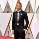 Pharrel Williams en la alfombra roja de los Premios Oscar 2017