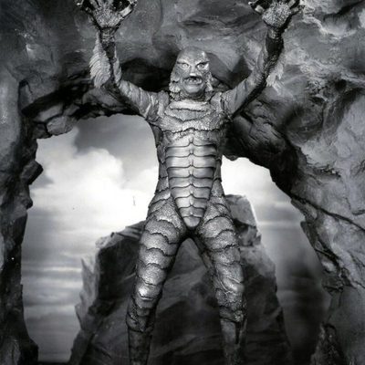 La mujer y el monstruo