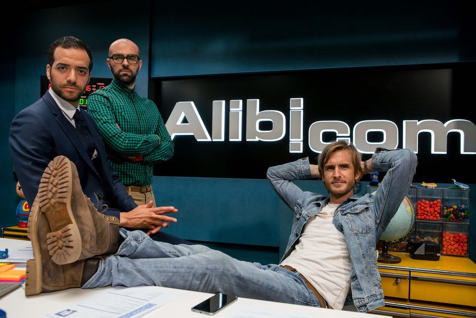 Alibi.com: Agencia de engaños
