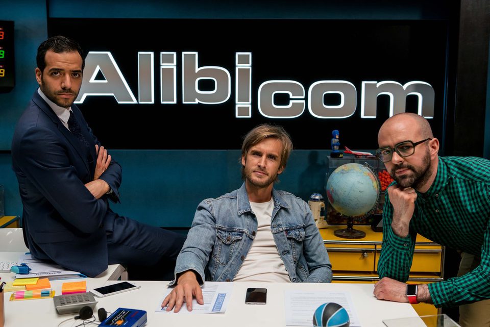 Alibi.com: Agencia de engaños