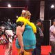 Fan disfrazada de Heihei en  la D23