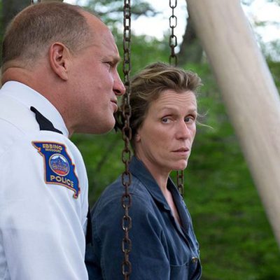 Tres anuncios en las afueras