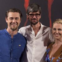 Andy Muschietti, Barbara Muschietti y Javier Botet posan animados en la presentación de ?It? en Madrid