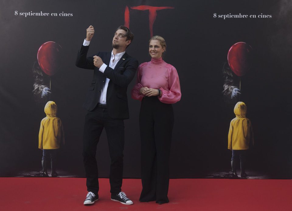 Barbara Muschietti y Andy Muschietti vestidos de gala en la presentación de 'It' en Madrid