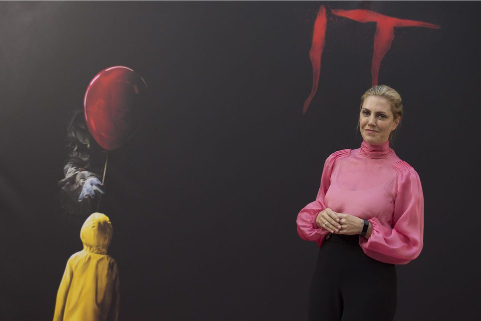 Barbara Muschietti sonríe a la prensa en la presentación de 'It' en Madrid