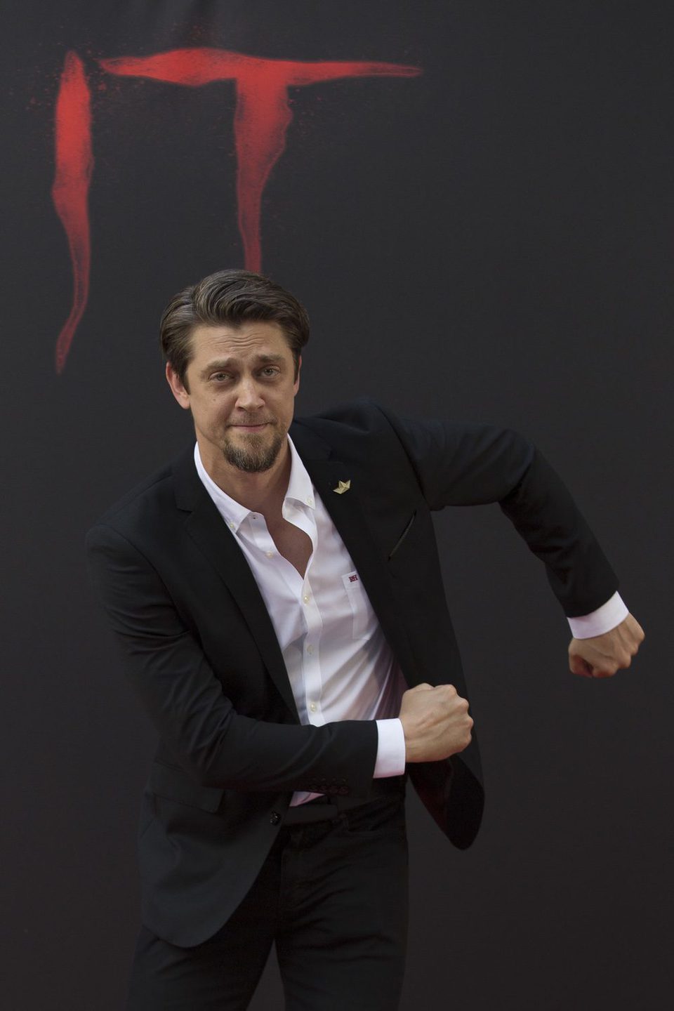 Andy Muschietti tiene tiempo de divertirse durante la presentación de su película 'It' en Madrid