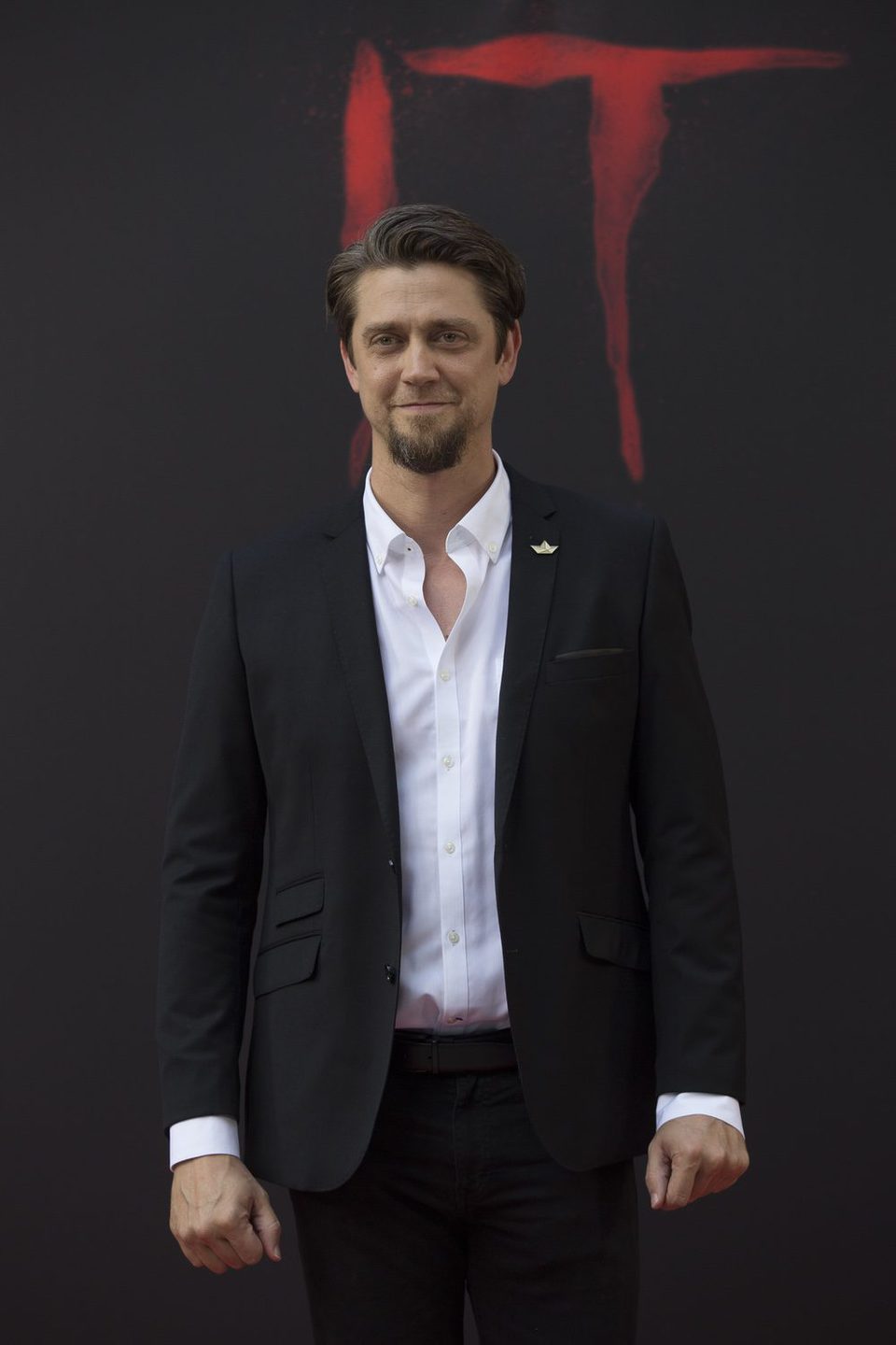Andy Muschietti guarda la compostura durante la presentación de 'It' en Madrid