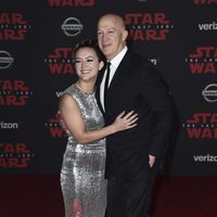 Billie Lourd y su padre Bryan Lourd en la premiere de 'Star Wars: Los últimos Jedi'