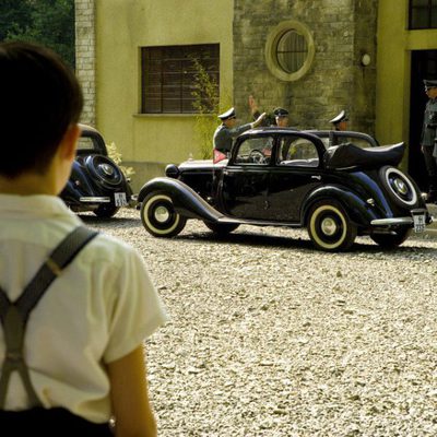 El niño con el pijama de rayas