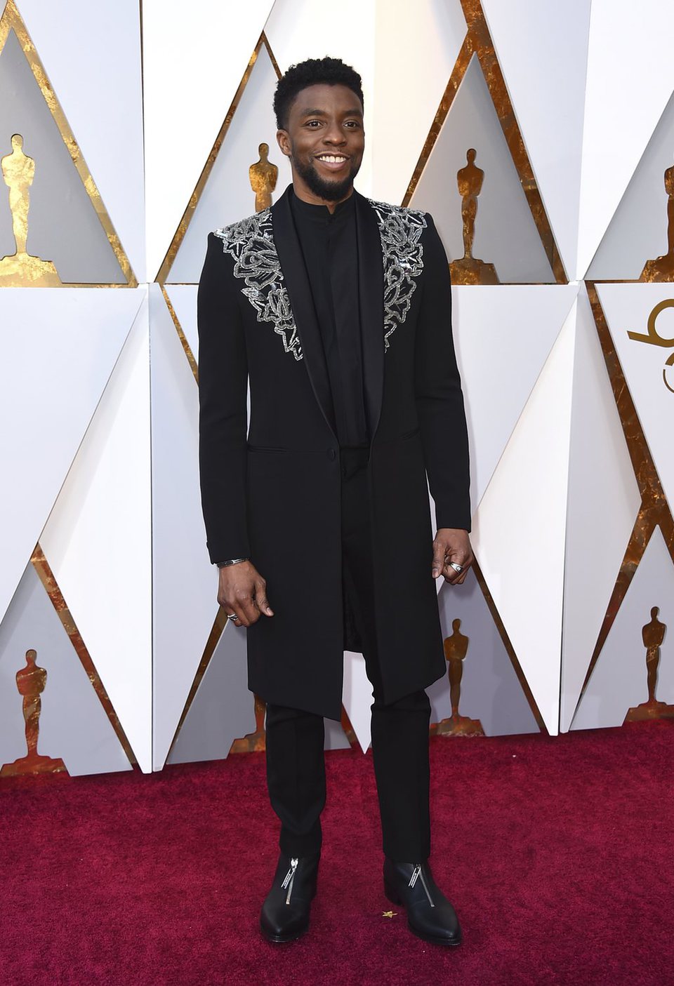 Chadwick Boseman en la alfombra roja de los Oscar