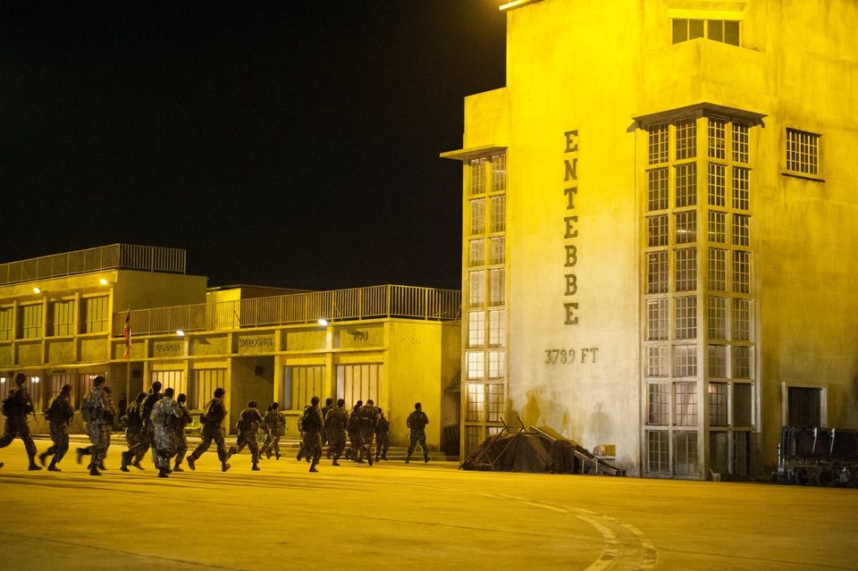 7 días en Entebbe