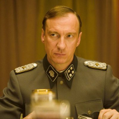 El niño con el pijama de rayas