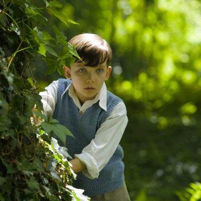 El niño con el pijama de rayas