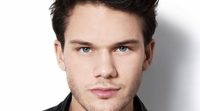 Jeremy Irvine sustituye a Daniel Radcliffe como protagonista de la secuela de 'La mujer de negro'