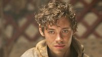 Clip en exclusiva de 'El médico' protagonizado por Tom Payne y Olivier Martinez