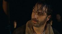 'The Walking Dead': Paran a Andrew Lincoln en el aeropuerto para preguntarle por la víctima de Negan