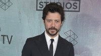 Álvaro Morte: "'El embarcadero' habla de amar a dos personas a la vez sin que una quede por encima de otra"