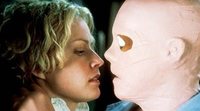 Oda a 'El hombre sin sombra', la versión más voyeur de 'El hombre invisible'