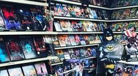 Un hombre tiene su propio videoclub lleno de VHS en el sótano de su casa