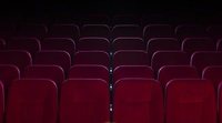 Los estudios deberían estar dispuestos a "recibir un golpe" para salvar las salas de cine