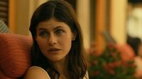 Detienen a un hombre armado delante de la casa de Alexandra Daddario