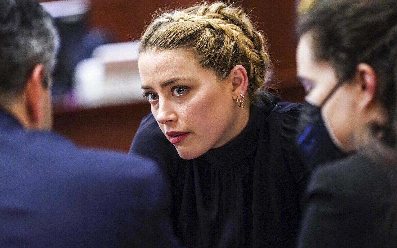 Los abogados de Amber Heard creen que el jurado estuvo influido por el debate en las redes sociales