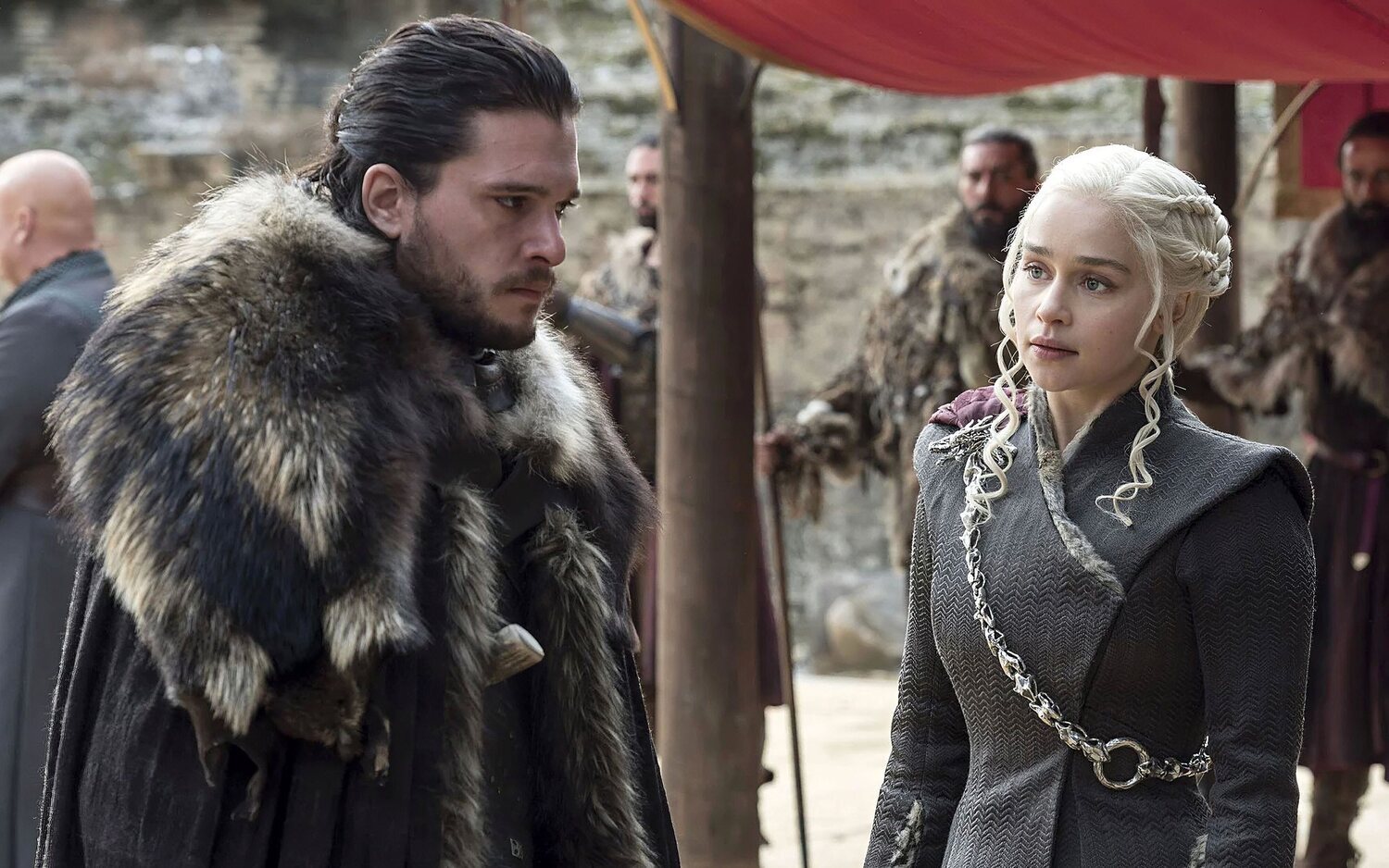 'Game of Thrones': Emilia Clarke confirma el spin-off de Jon Nieve que estaría desarrollando Kit Harington