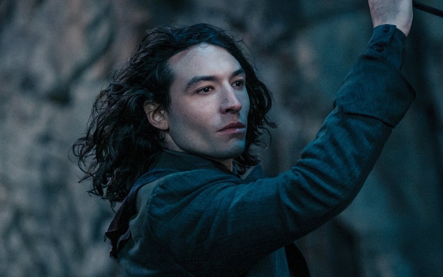 La fan a la que Ezra Miller atacase violentamente rompe su silencio: "De repente me estaba ahogando"