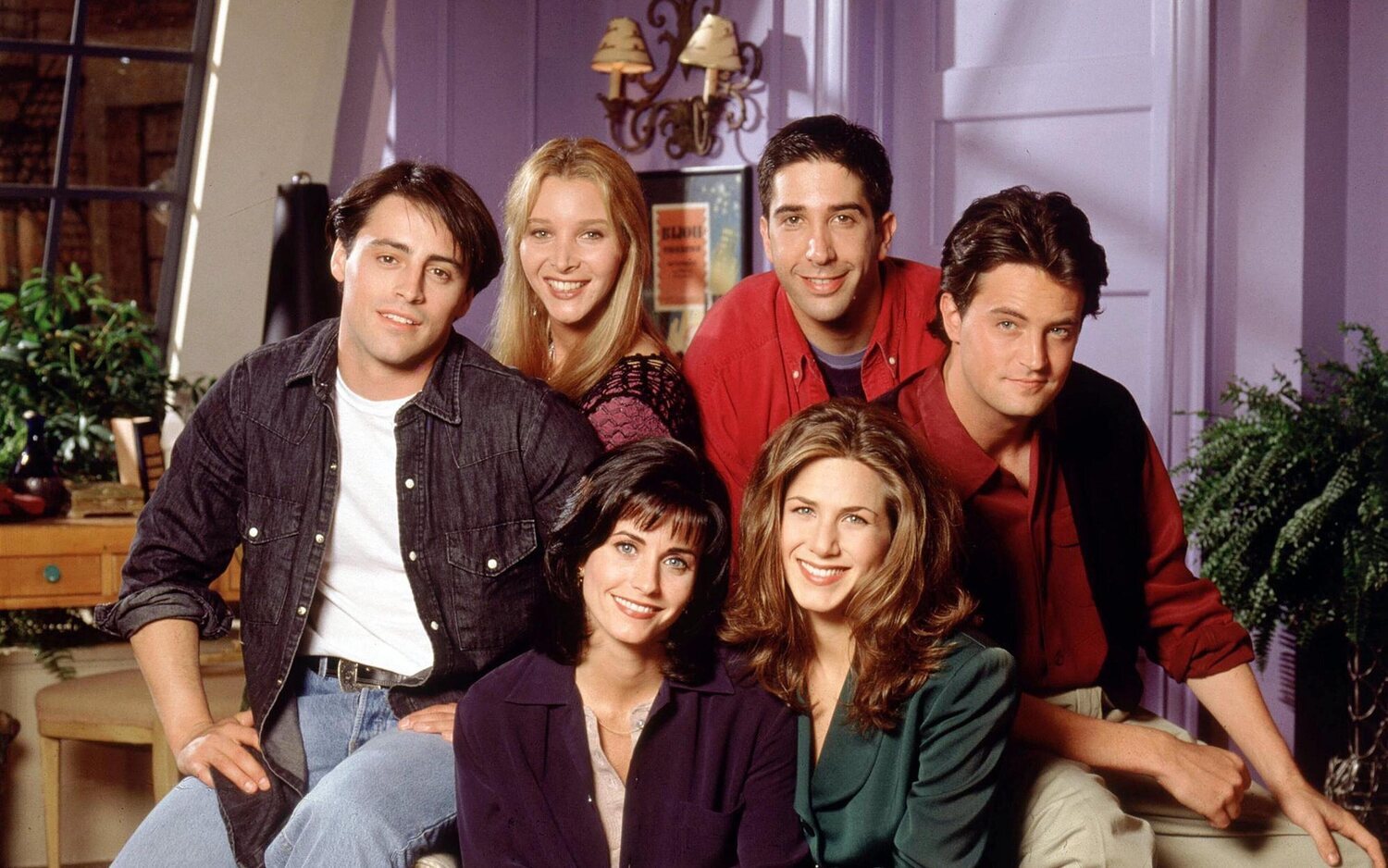 La creadora de 'Friends' se "avergüenza" de la falta de diversidad en la serie y dona $4 millones a la causa afroamericana