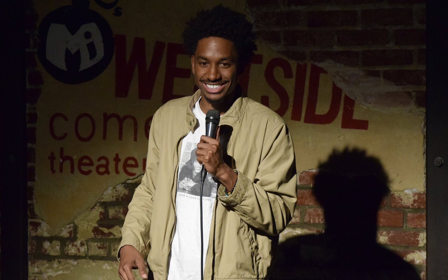 Muere Jak Knight, cómico y guionista de 'Black-ish' y 'Big Mouth', a los 28 años